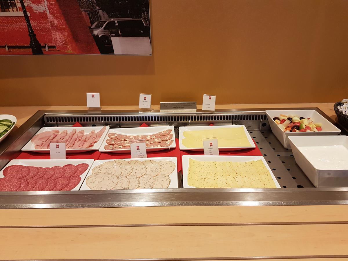 莱顿中心宜必思酒店 外观 照片